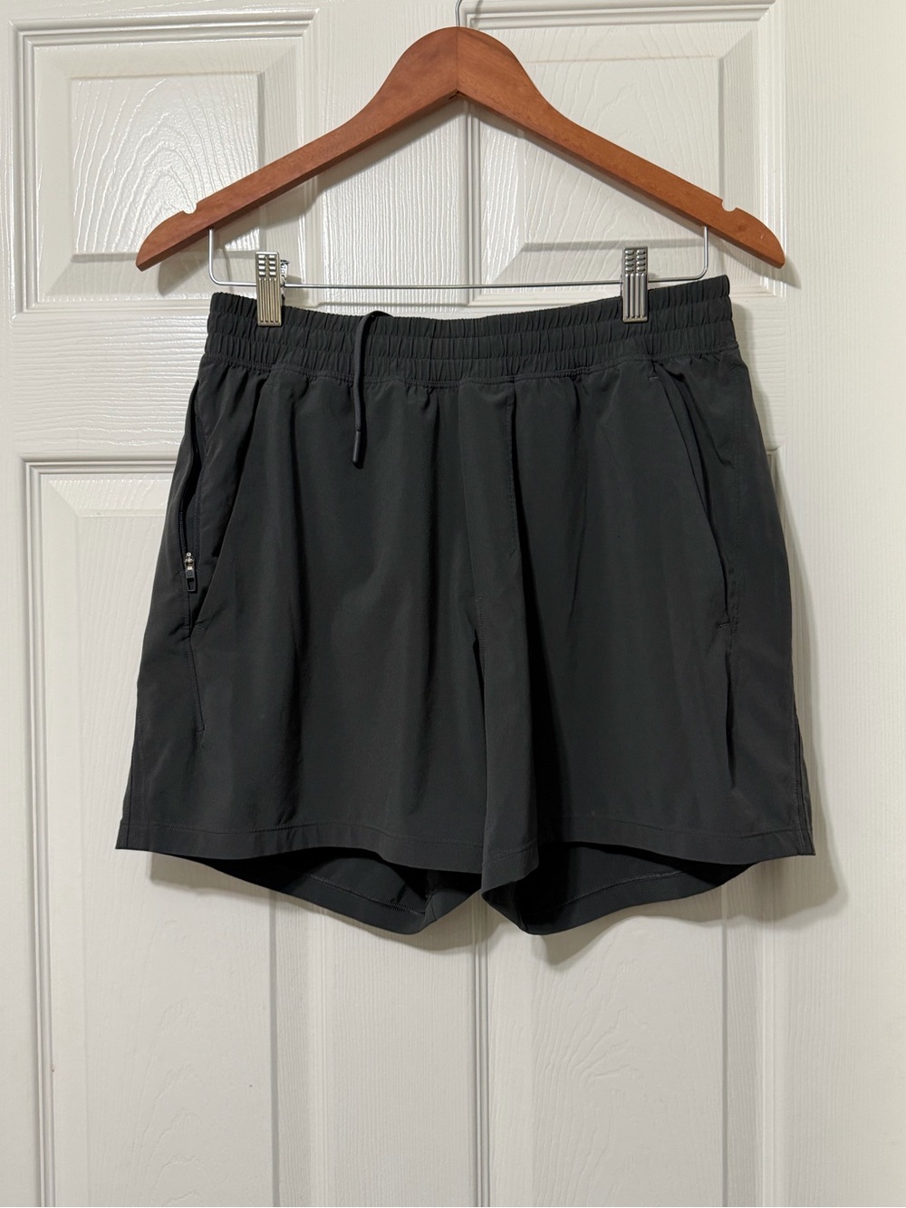 Lululemon athletica mens pace breaker linerless short size med euc